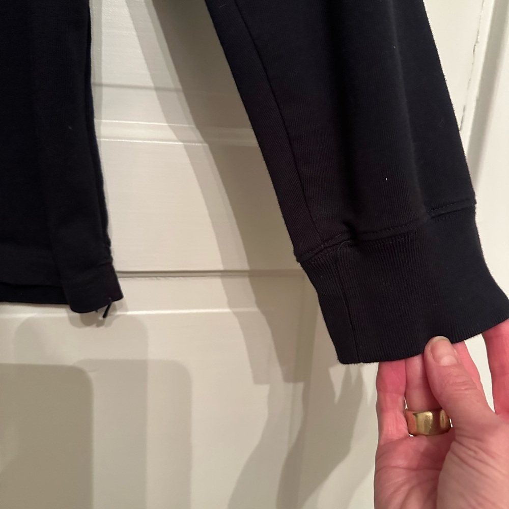 H&M cotton Rugby shirt black with contrast white collar. - Picture 5 of 6